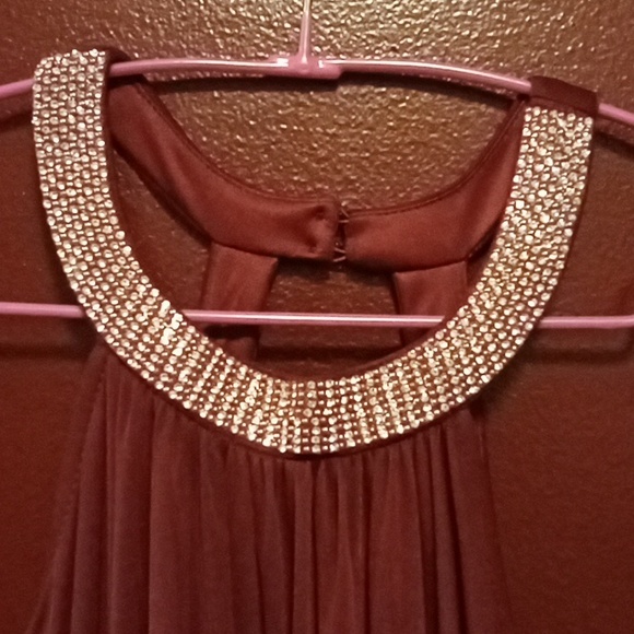 Women's dress - Picture 2 of 3